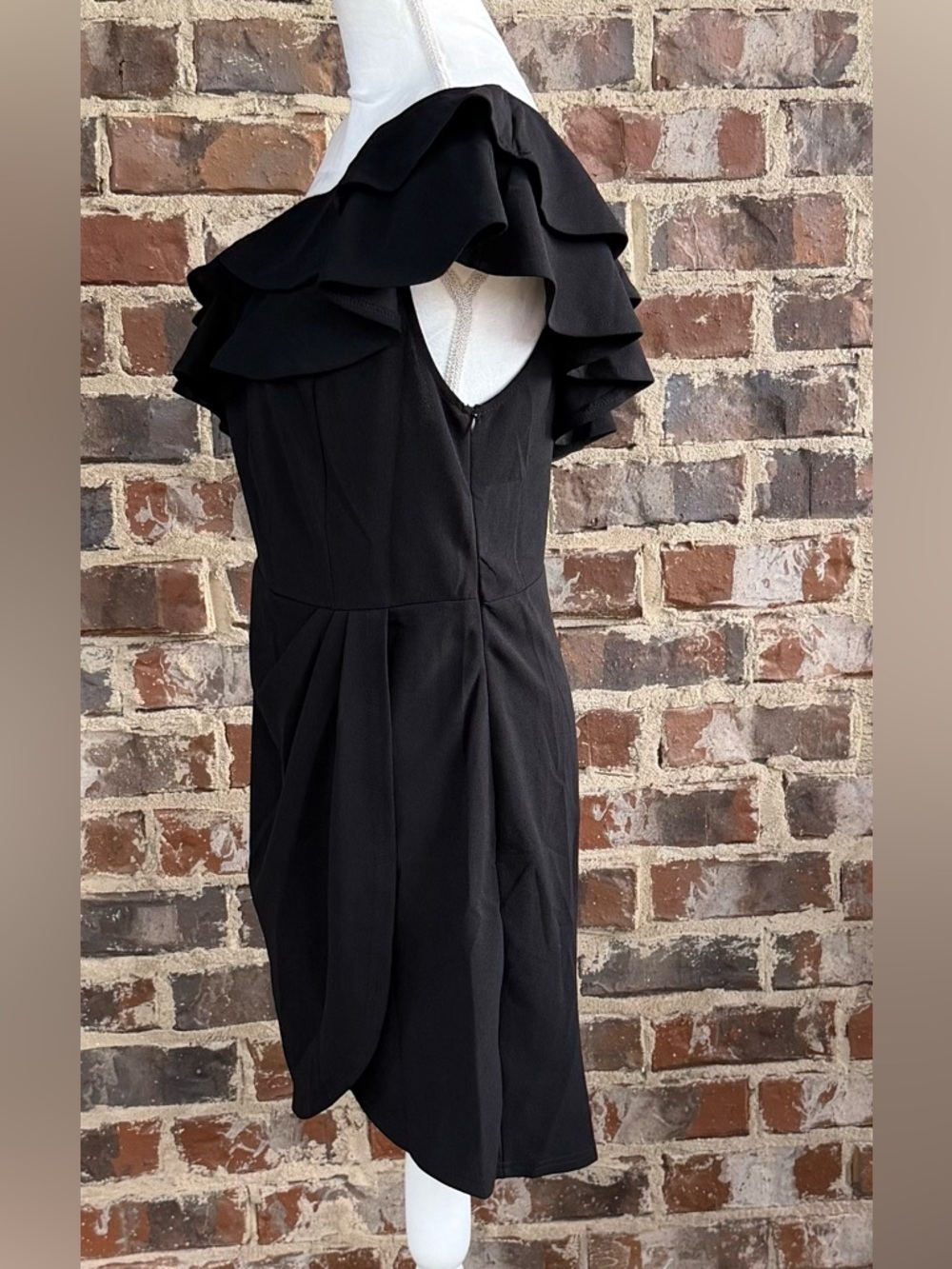 🦋 Chic One-Shoulder Ruffle Black Dress - Picture 4 of 13
